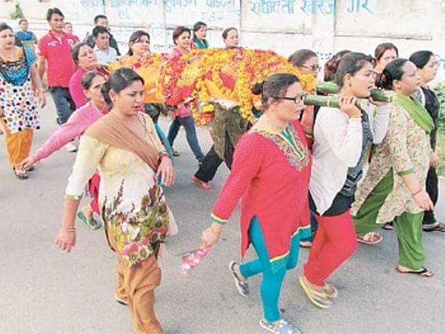 के दागबत्ती दिन छोराछोरी मात्र नै चाहिन्छ र ???
