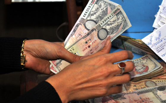 ​कस कसले मिलेर खाए एक करोड ?