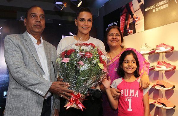 किन आइन वलिउड हिरोईन नेहा धुपिया काठमाडौं ???