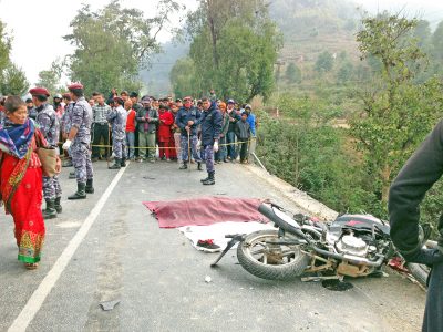मोटरसाइकल दुर्घटनामा परी एक  महिलाको मृत्यु ।
