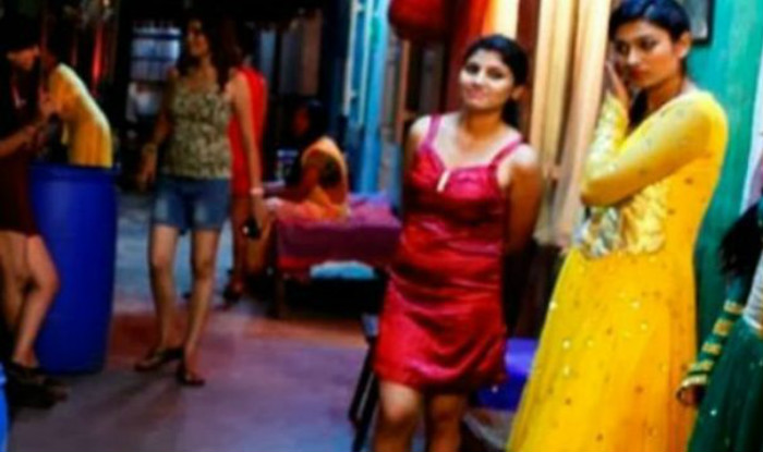 श्रीमती बेच्ने गाउँको कथा, एक रातको जम्मा ३२ रुपैयाँ लिन्छन् श्रीमान