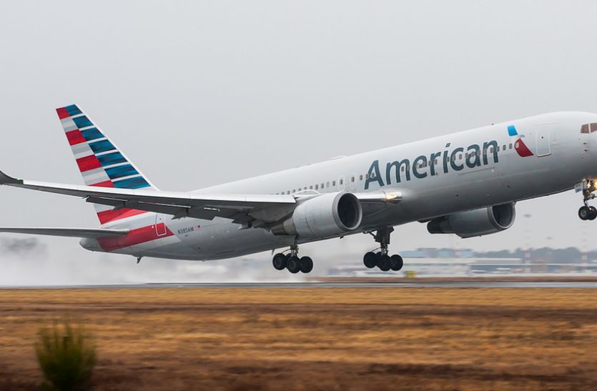 यात्रुको शरीरबाट दुर्गन्ध आएपछि अमेरिकन एयरलाइन्सले जहाजबाट उतारे, पछि उठाए यस्तो कदम