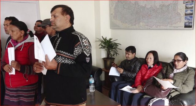 मन्त्रीले सचिव कुटेपछि आक्रोशित बनेका कर्मचारीले लालबाबुलाई भेटेर के भने ?