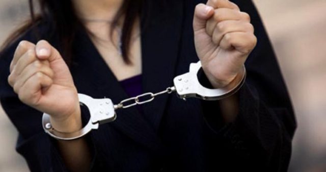 दोहोरो नागरिकता लिने महिला पक्राउ