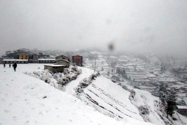 सुदूर पहाडमा हिमपात