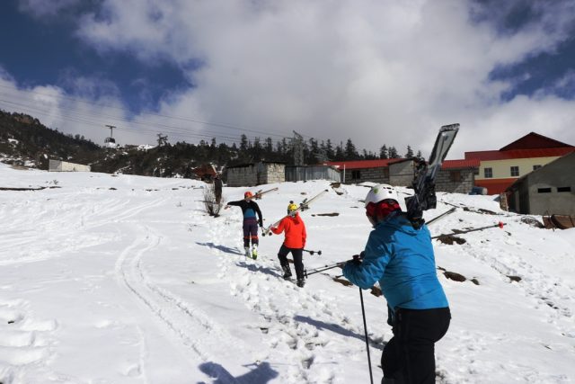 किन ओझेलमा : मनमोहक कालिञ्चोकको ‘स्की’ कथा (तस्विरसहित)