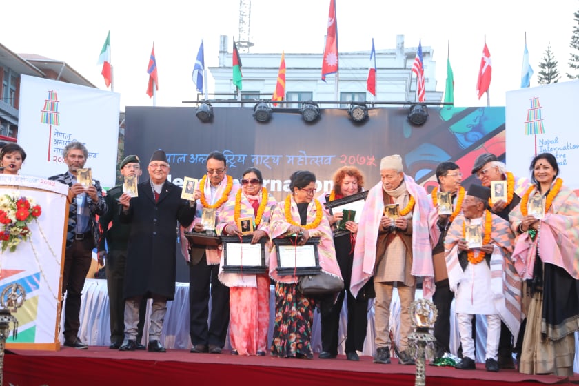 नाट्य विधा ऐना र टर्चलाइट हो : प्रधानमन्त्री ओली