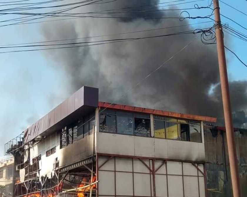 यति कार्पेटको गोदाममा आगो लाग्दा लाखौंको धनमाल जलेर नष्ट