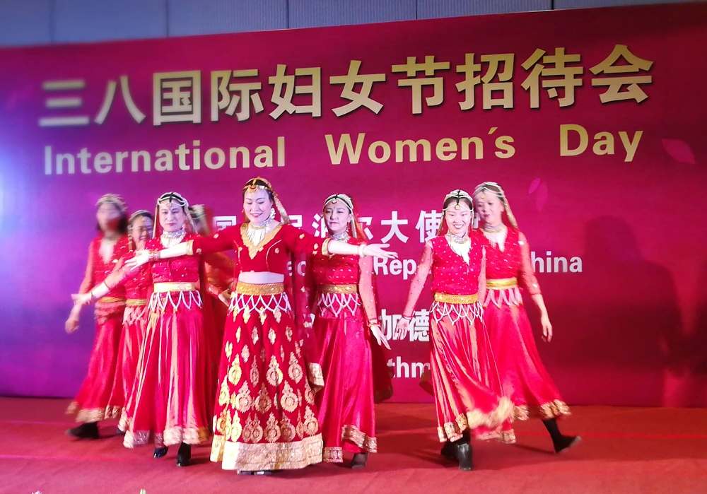 जब चिनियाँ राजदूत यान्छी नेपाली गीतमा नाचिन् (भिडियो सहित)