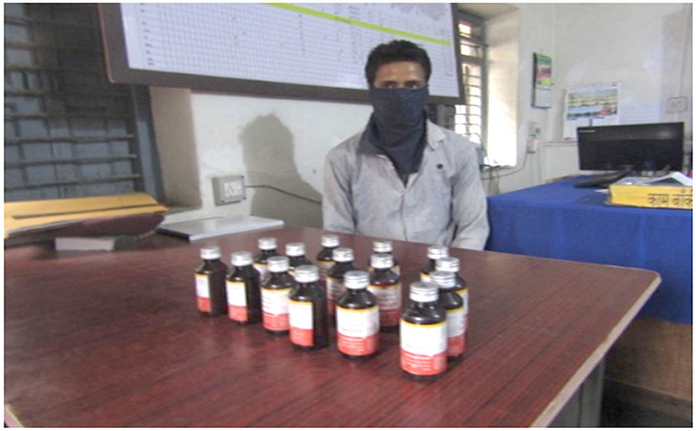 लागु औषध डाईलेक्स डिसी सहित एक युवा पक्राउ