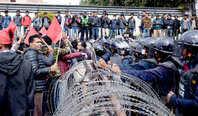 २७ हजार अस्थायी शिक्षकलाई अवकाश गर्न १० अर्ब माग