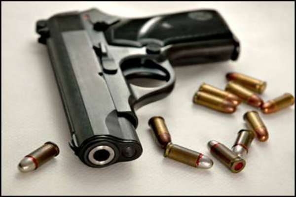 बन्दूकसहित पक्राउ