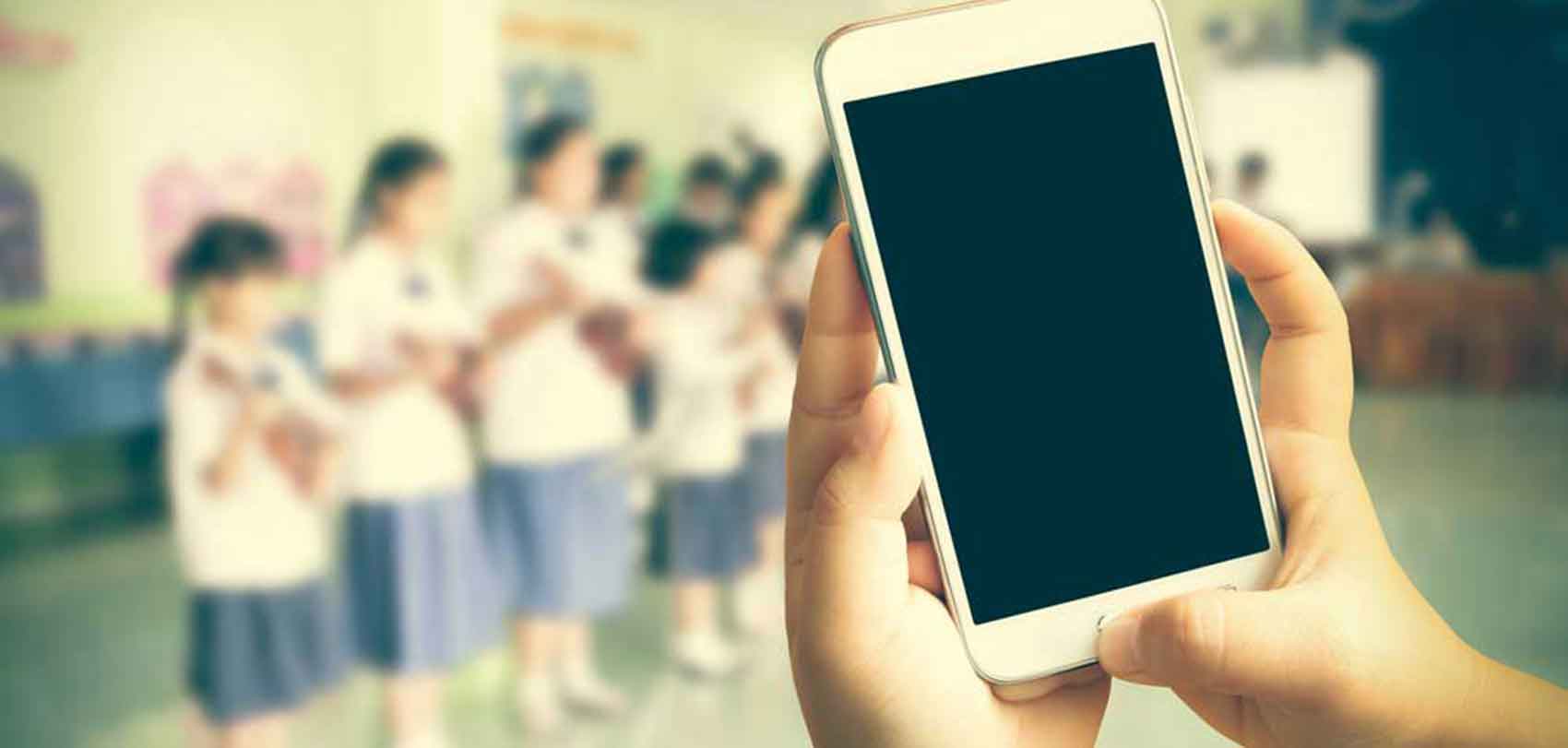 सामुदायिक विद्यालयमा मोबाइल फोन निषेध