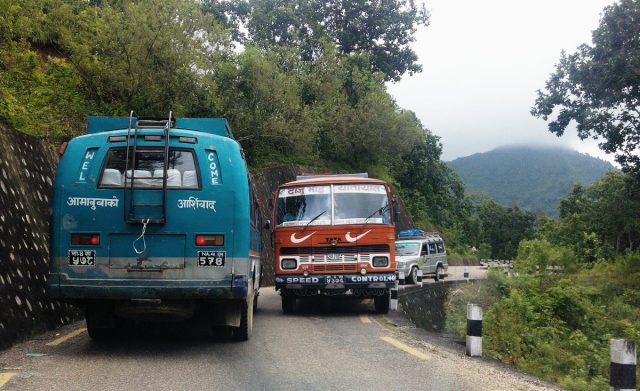 वीपी राजमार्ग बन्द,कांग्रेसको प्रदर्शन, सवारी आवागमन ठप्प