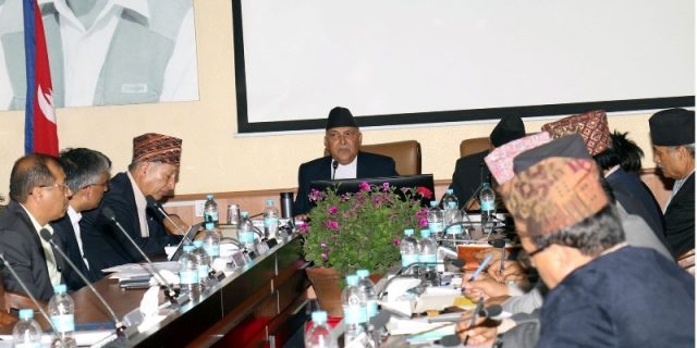 सडकमा कोही भोकै हिँड्नुपर्दैन : प्रधानमन्त्री