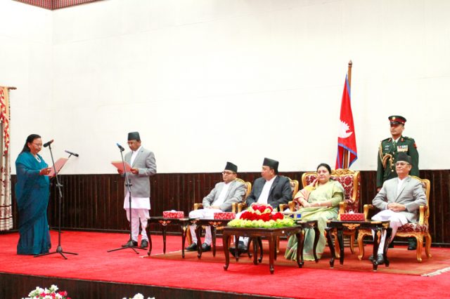 राष्ट्रपतिको समुपस्थितिमा पद तथा गोपनीयताको शपथ