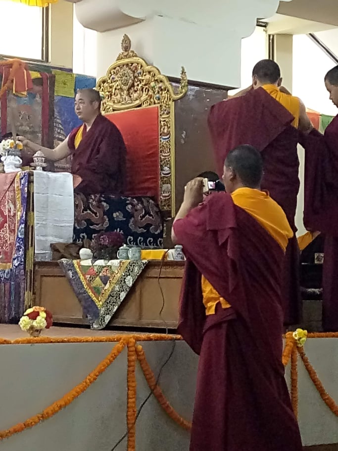 १० वर्षीय अवतारी लामालाई गराइयो गद्दी आरोहण