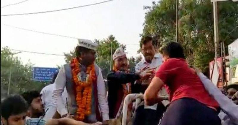 चुनाव प्रचार गर्न निस्किएका अरविन्द केजरीवालले किन थप्पड खाए ?