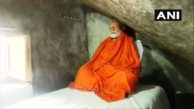 चुनावको मतगणना हुनेबेला प्रधानमन्त्री मोदी गेरु वस्त्रमा गुफा पसे