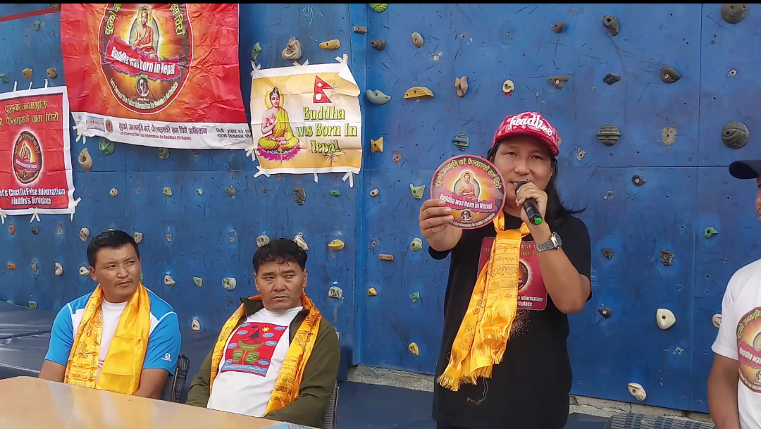 लुक्लादेखि सगरमाथाको चुचुरोसम्म बुद्धको स्टीकर राखिने