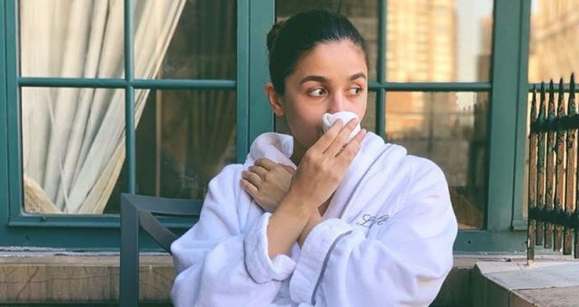 आलियाको फोटोमा रहस्यमय खुट्टा देखिएपछि।