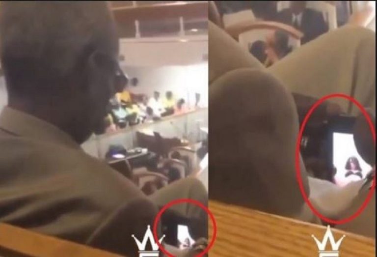 संसद भवन भित्रै अस्लिल भिडियो हेर्न ब्यस्त सांसद