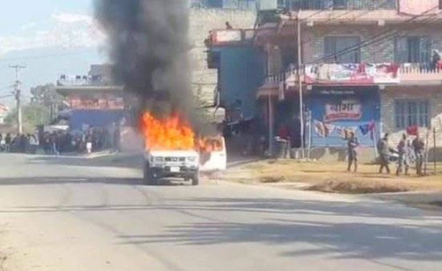 बन्द प्रभावः हेटौडामा २ गाडी जलाइयो