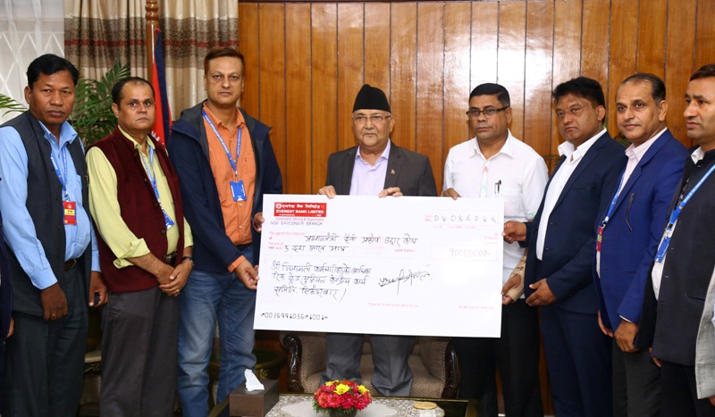 कर्मचारी युनियन र केडिया अर्गानाईजेशनद्वारा बाढी पीडितलाई राहत