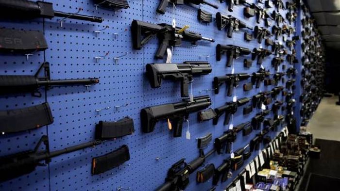 हतियार संकलन गर्ने अनौठो शौख, कुनै देशको भन्दा बढि हतियार एउटा घरमै