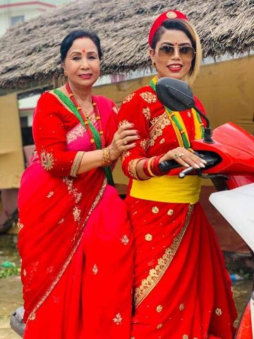 ‘हाउडेमाया’को तीज गीत सुन्ने होइन ?