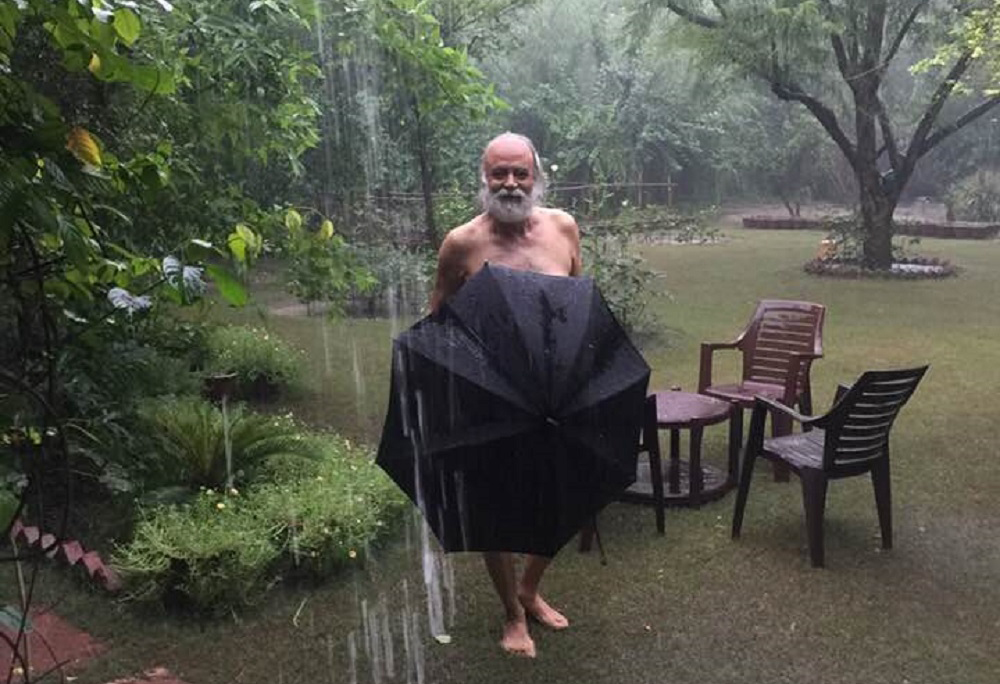 राजनीतिबाट टाढा रहेका विपि कोइरालाका भतिजको वर्षा मोह, बलिउड हिरोइनको शैलीमा भिजे