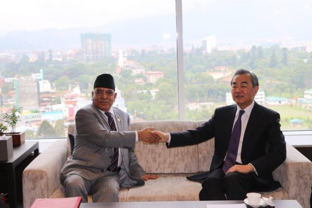 चिनियाँ विदेशमन्त्री वाङद्वारा देउवा र प्रचण्डसँग छुट्टाछुट्टै भेट