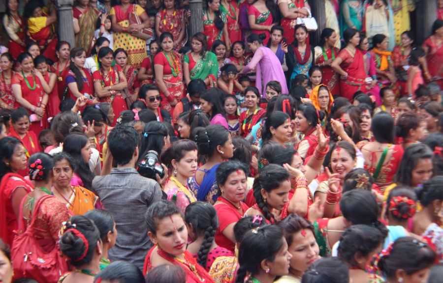 तीज व्रत महिला-पुरुष दुवैले गर्नुपर्ने शास्त्रीय मत