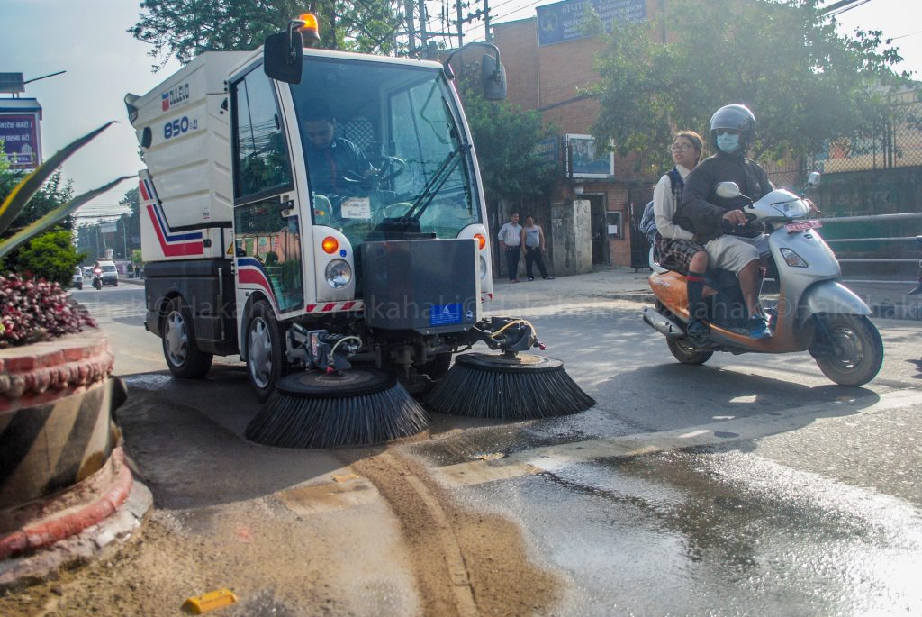ब्रुमर सञ्चालनको ५ महीना पूराः सडकको अवस्था अझै उस्तै