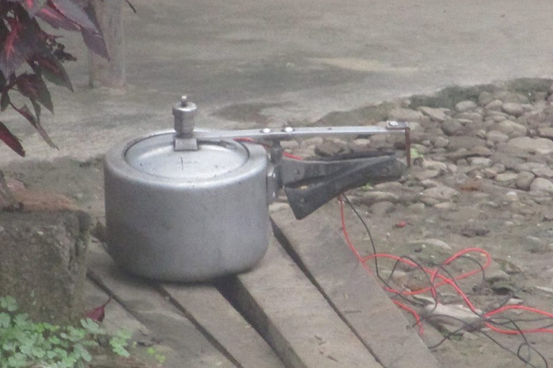 नगरपालिकाको कार्यालयमा बम विष्फोट