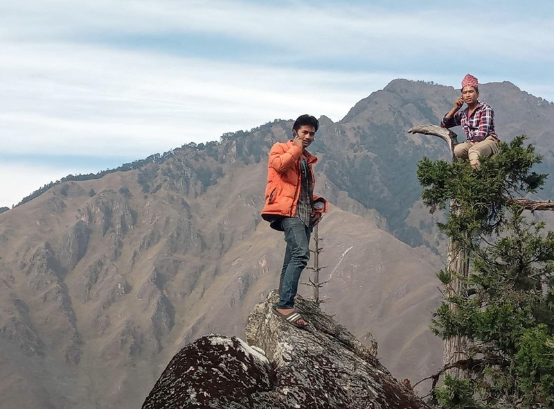 फोन गर्न हिमाल चढ्नुपर्ने बाध्यता