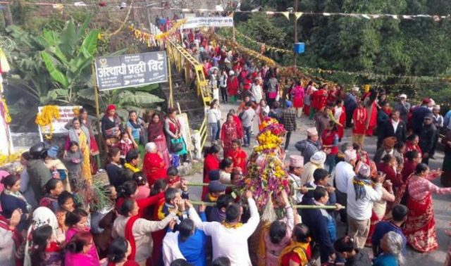 नदी तथा जलाशयमा भक्तजनको भीड