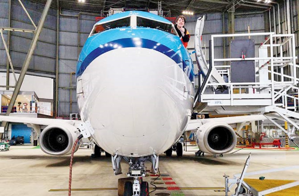 विमानसँग विहे गर्ने लक्ष्य लिएकी महिला