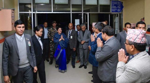 प्रधानमन्त्री ओलीको स्वास्थ्य स्थिति बुझ्न राष्ट्रपति भण्डारी पुगिन अस्पताल