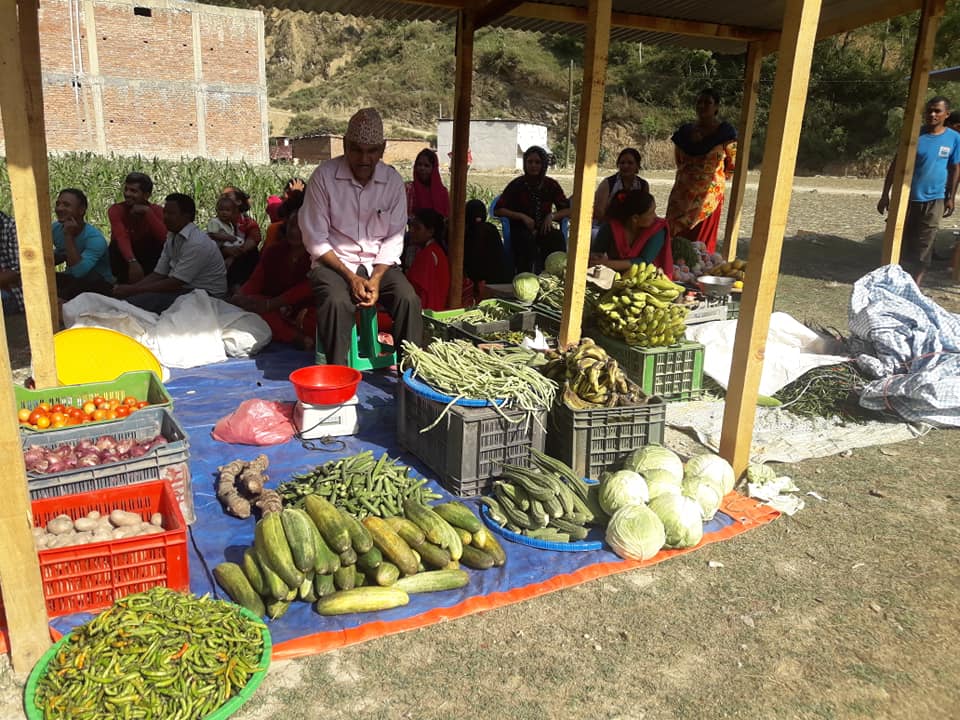 बयरघारीमा हाटबजारले कृषक उत्साहित