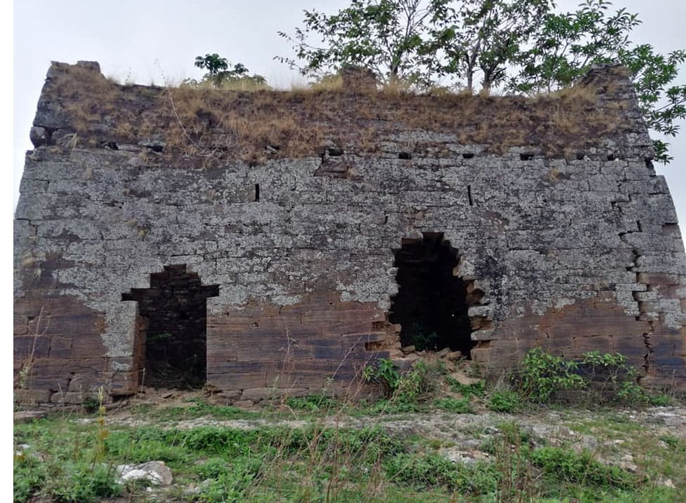 अस्तित्व मेटिँदै गरेका डोटीका दरबार