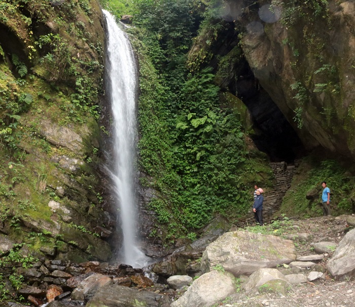 रुवालुङ झरना, झाक्रीवास गुफा अवलोकन गर्न जाने कि
