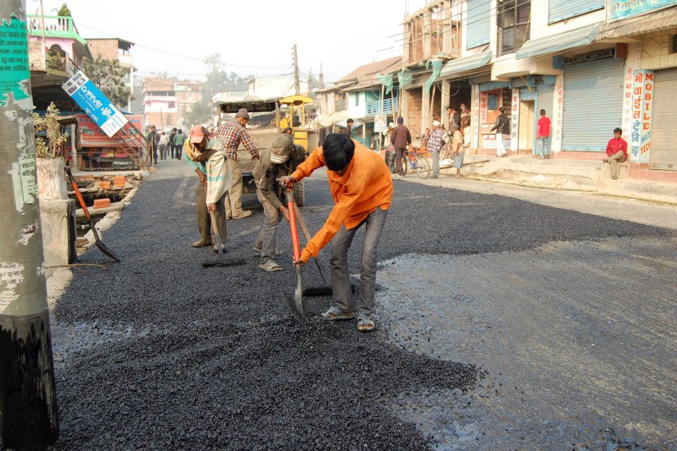 समयमै काम नसक्ने ठेकदारलाई कारवाही गर्न मुख्यमन्त्री भट्टको निर्देशन