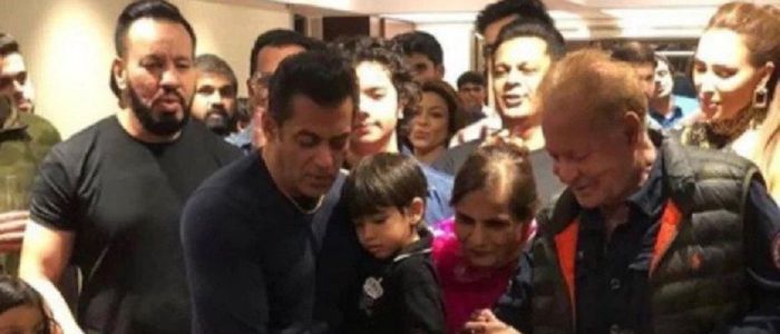 सलमान ५४ औँ वर्षमा प्रवेश, भव्यका साथ जन्मदिन मनाए