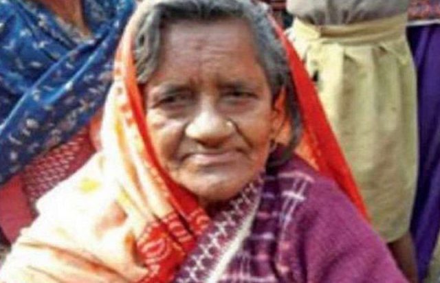 सर्पले टोकेर मरेको भनिएकी महिला ४० वर्षपछि घर फर्किएपछि