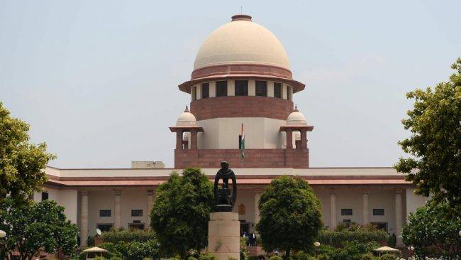 जम्मु कश्मिरमा लगाइएको प्रतिबन्धको एक हप्ताभित्र समिक्षा गर्न सर्वाेच्चका आदेश