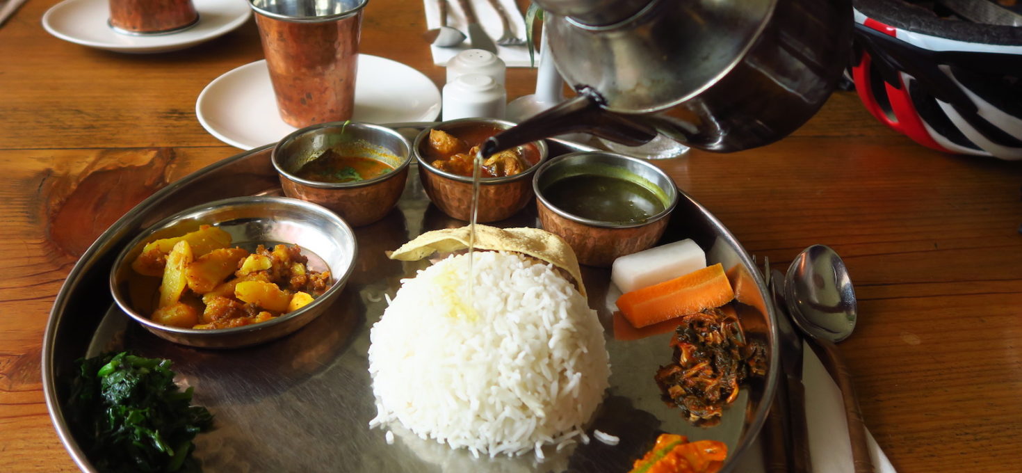 ५ रुपैयाँमा खाना, १ रुपैयाँमा बास