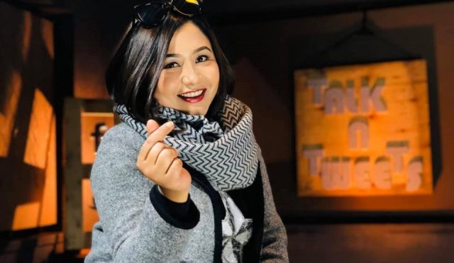 गायिका गायिका आस्था राउतद्वारा प्रहरीमा आत्मसमर्पण