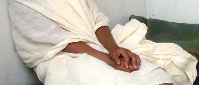 बाबुको काजकिरिया गर्दै छोरी