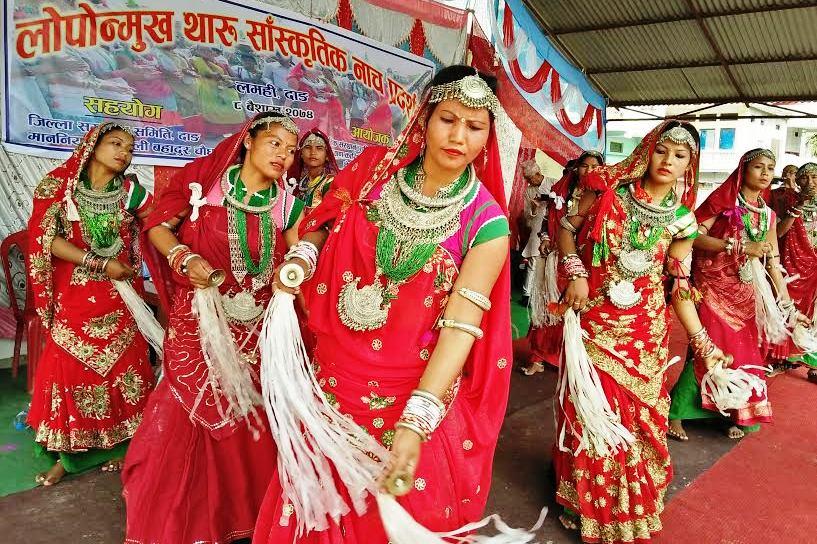लोपोन्मुख थारु नाचको संरक्षण हुँदै